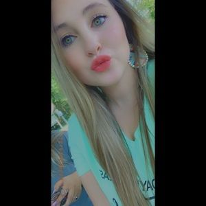 Meet your Posher, Danielle